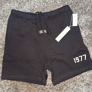 Med Iron 1977 Essentials Shorts